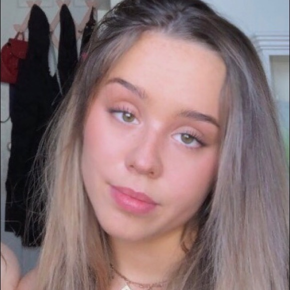 Meet your Posher, Amelia - Picture 1 of 1